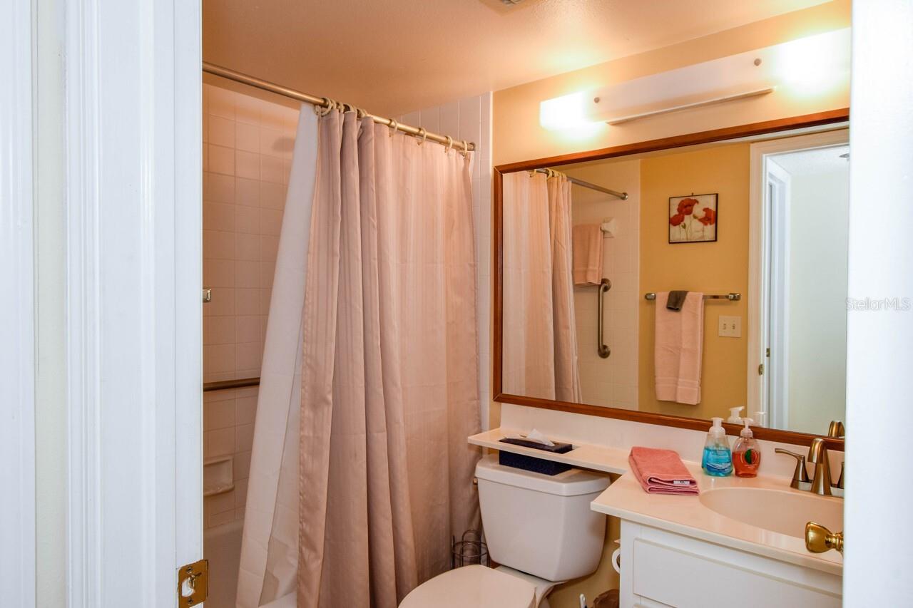 Image 20 of 53 For 437 Cerromar Lane 519