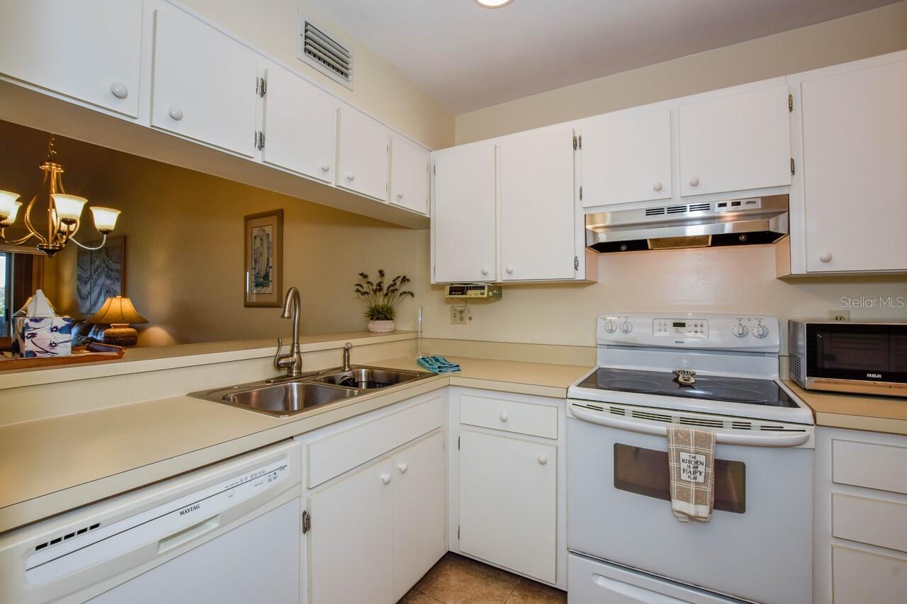 Image 21 of 53 For 437 Cerromar Lane 519