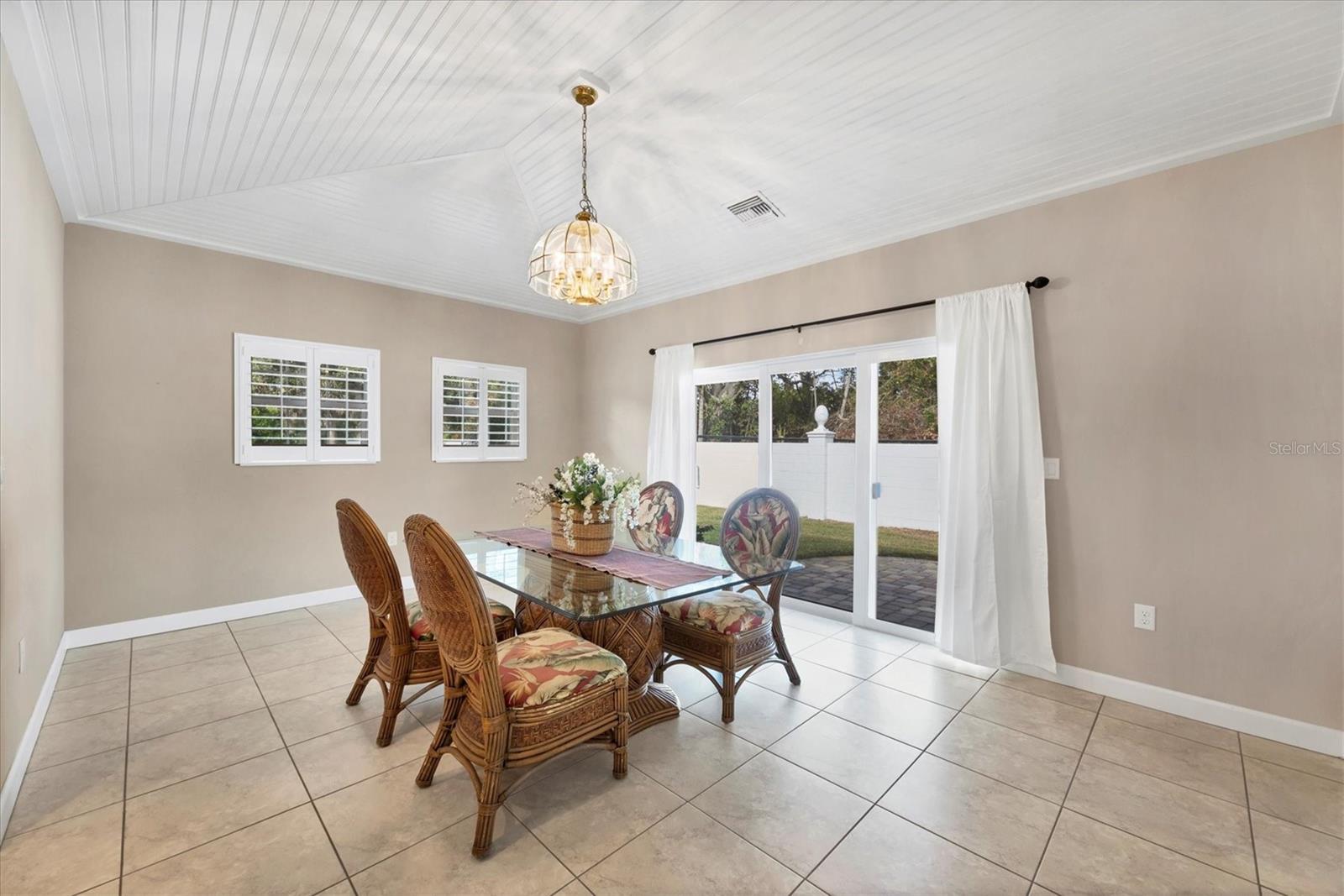 Image 16 of 66 For 18 Golf View Drive