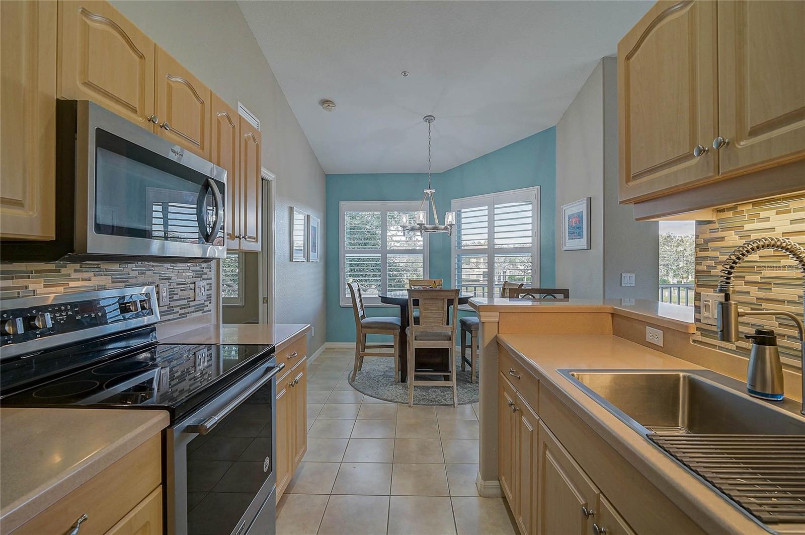 Image 13 of 52 For 4421 Corso Venetia Boulevard D21