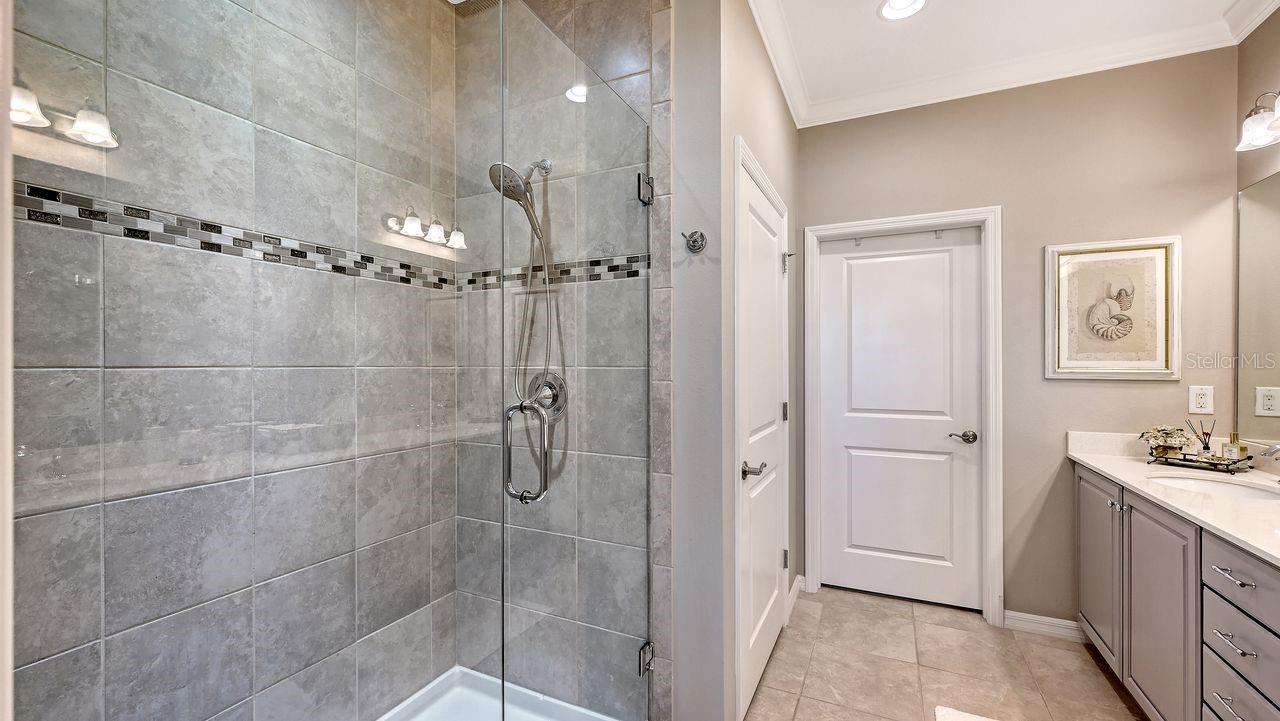 Image 17 of 52 For 23149 Banbury Way 201