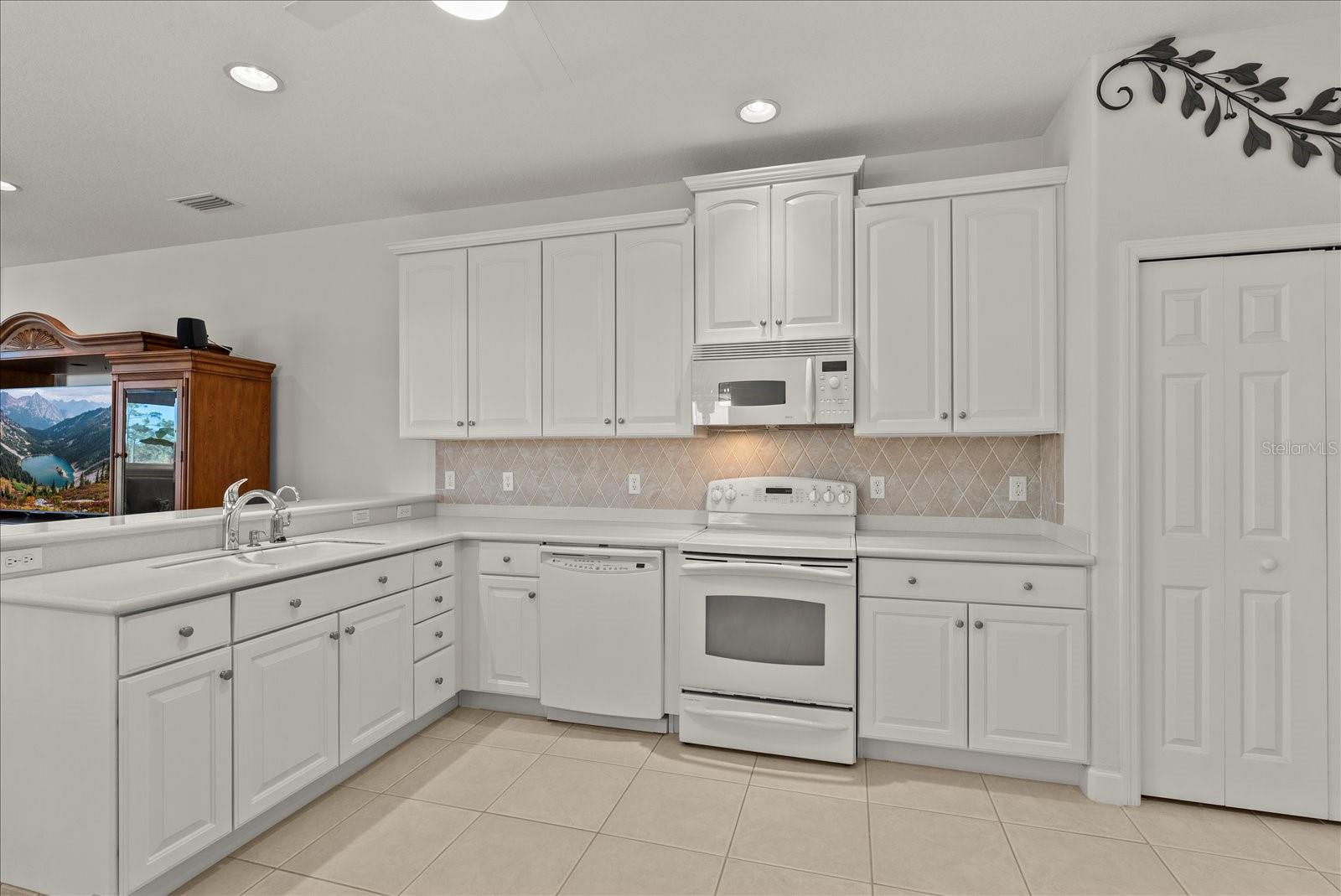 Image 17 of 44 For 11383 Dancing River Drive