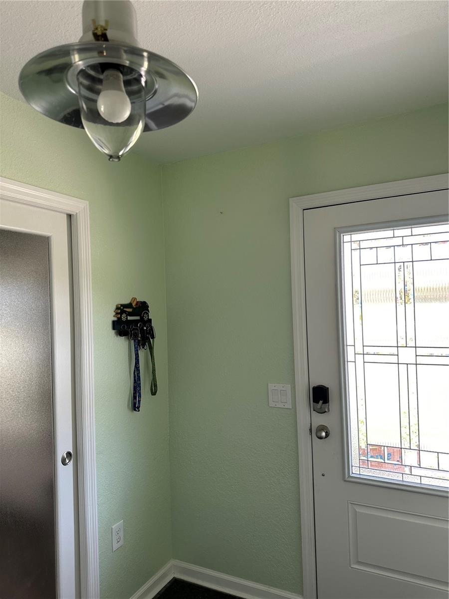 Image 11 of 67 For 1181 Larchmont Drive