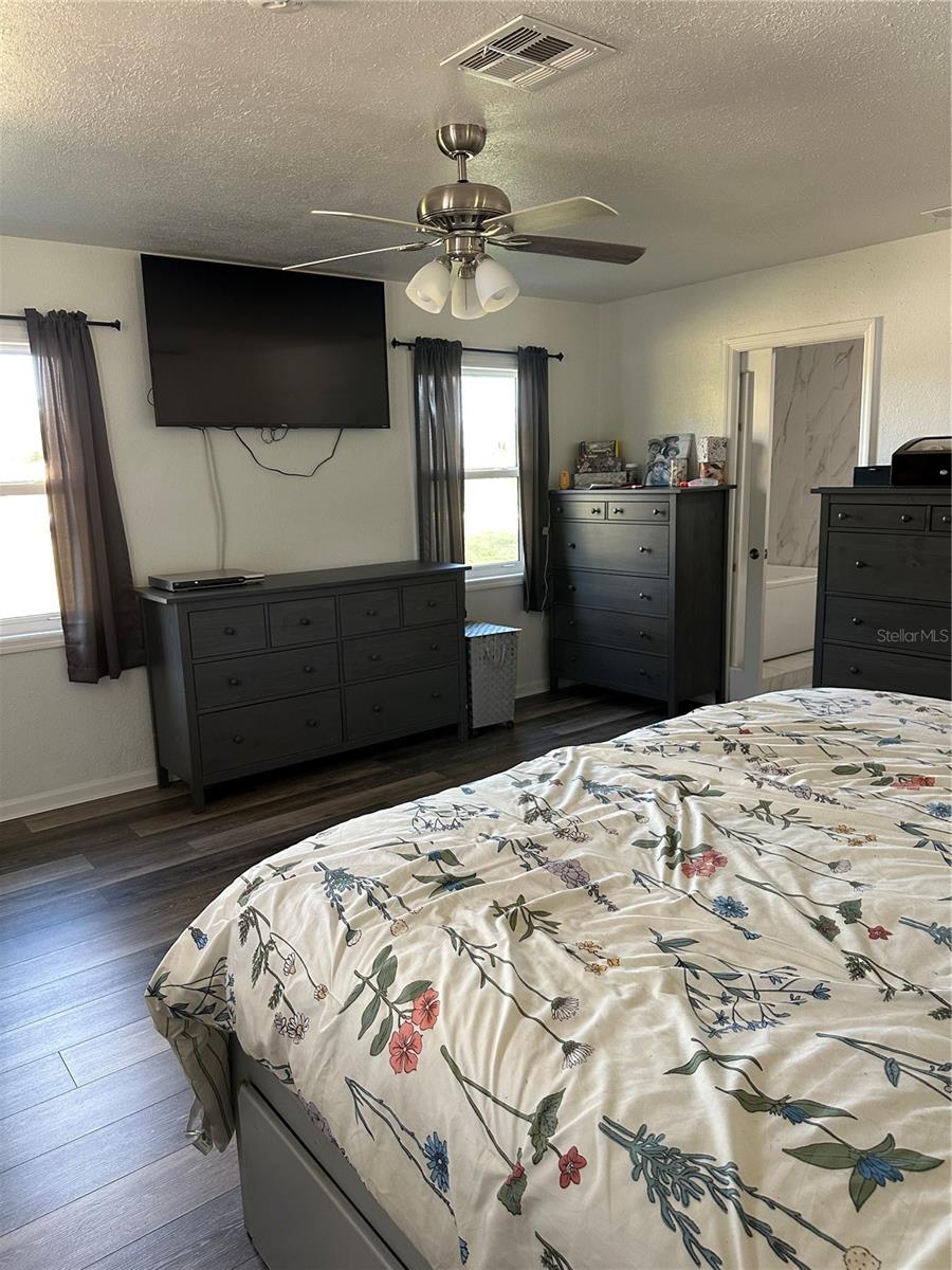 Image 14 of 67 For 1181 Larchmont Drive