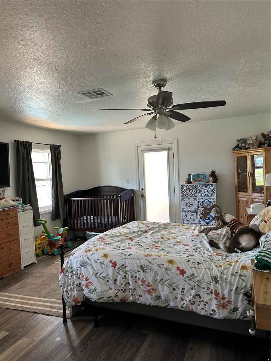 Image 17 of 67 For 1181 Larchmont Drive