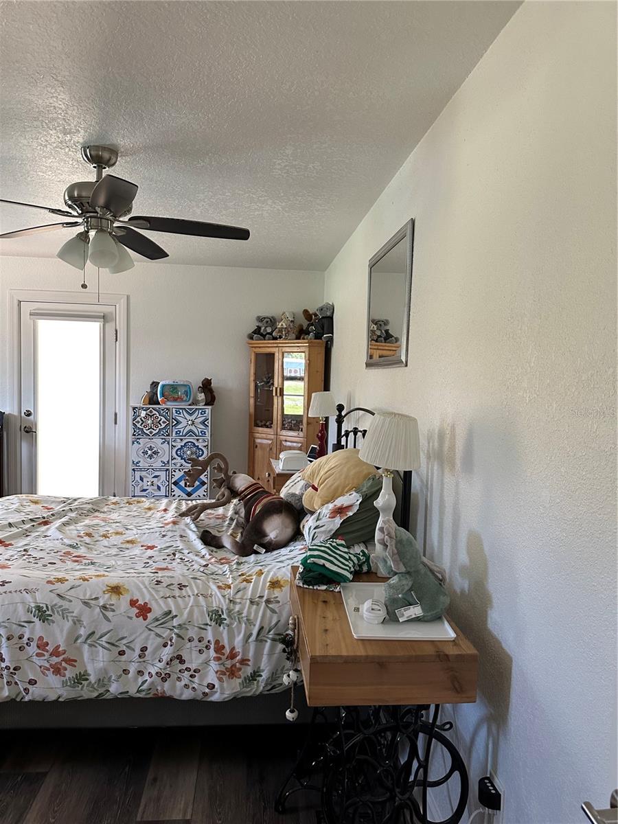 Image 18 of 67 For 1181 Larchmont Drive