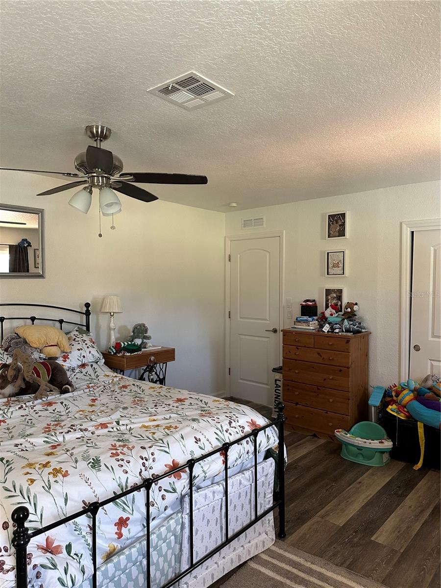 Image 21 of 67 For 1181 Larchmont Drive