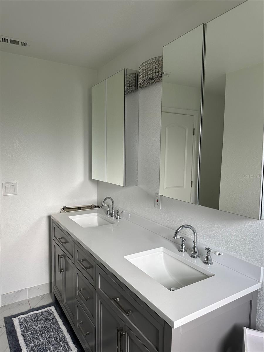 Image 25 of 67 For 1181 Larchmont Drive