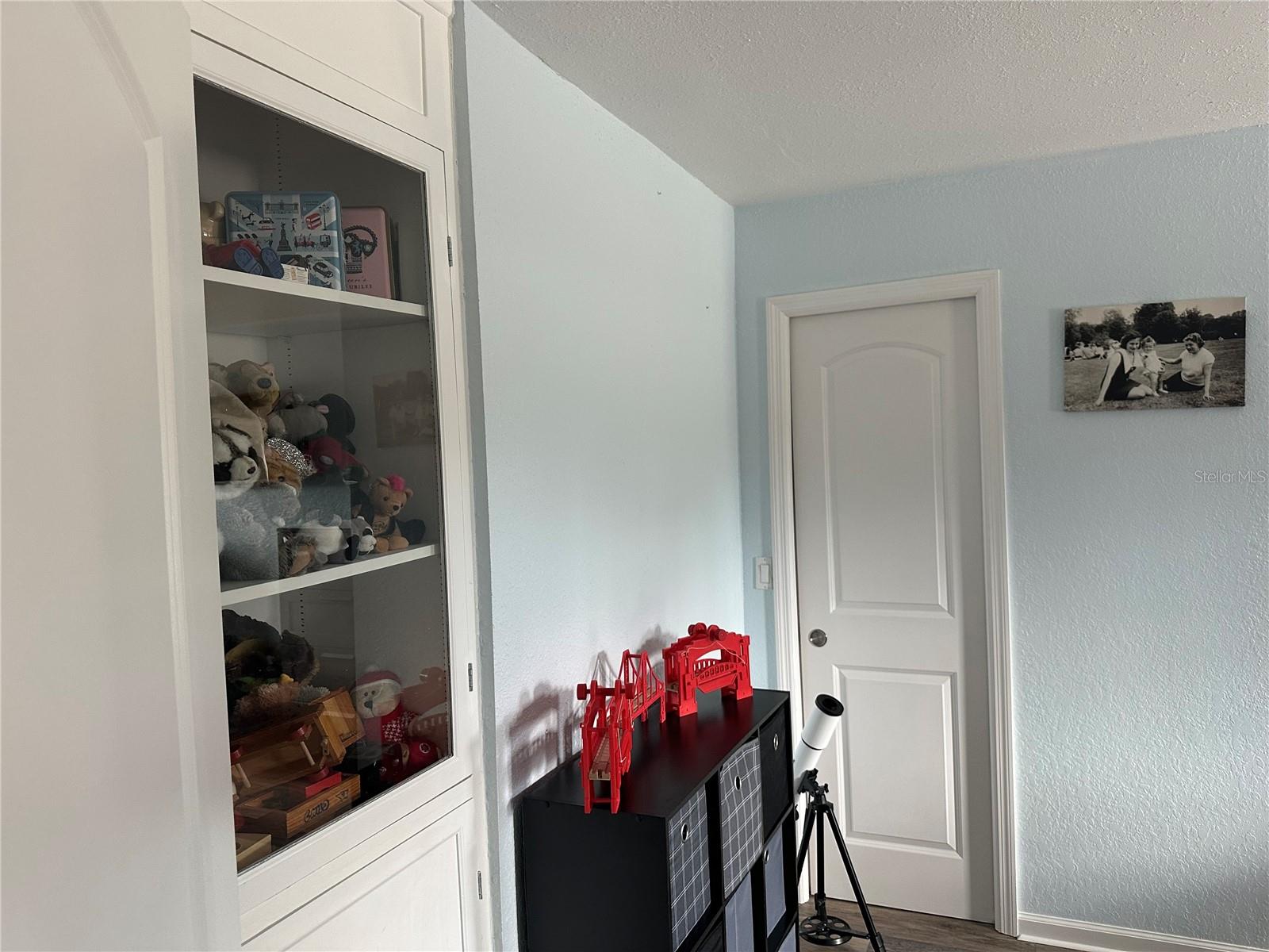 Image 29 of 67 For 1181 Larchmont Drive