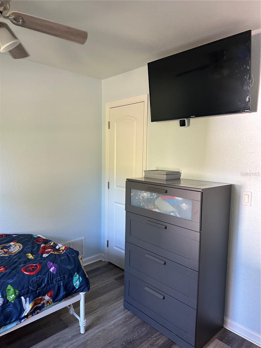 Image 37 of 67 For 1181 Larchmont Drive