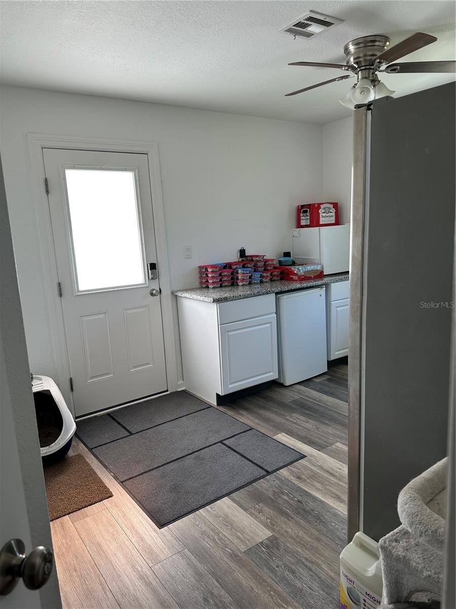 Image 45 of 67 For 1181 Larchmont Drive