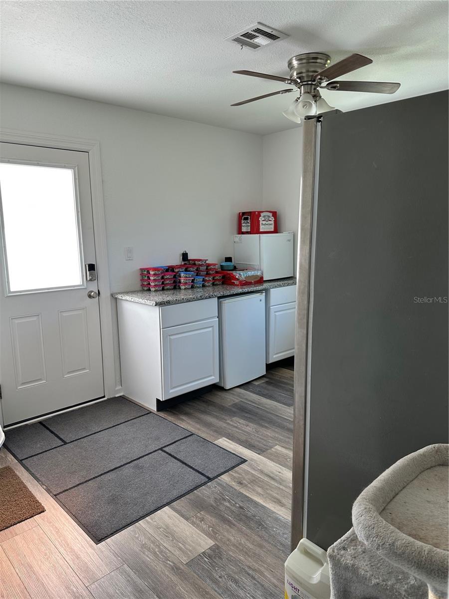 Image 46 of 67 For 1181 Larchmont Drive