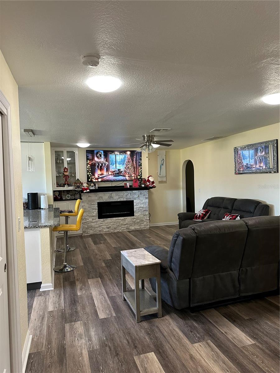 Image 55 of 67 For 1181 Larchmont Drive