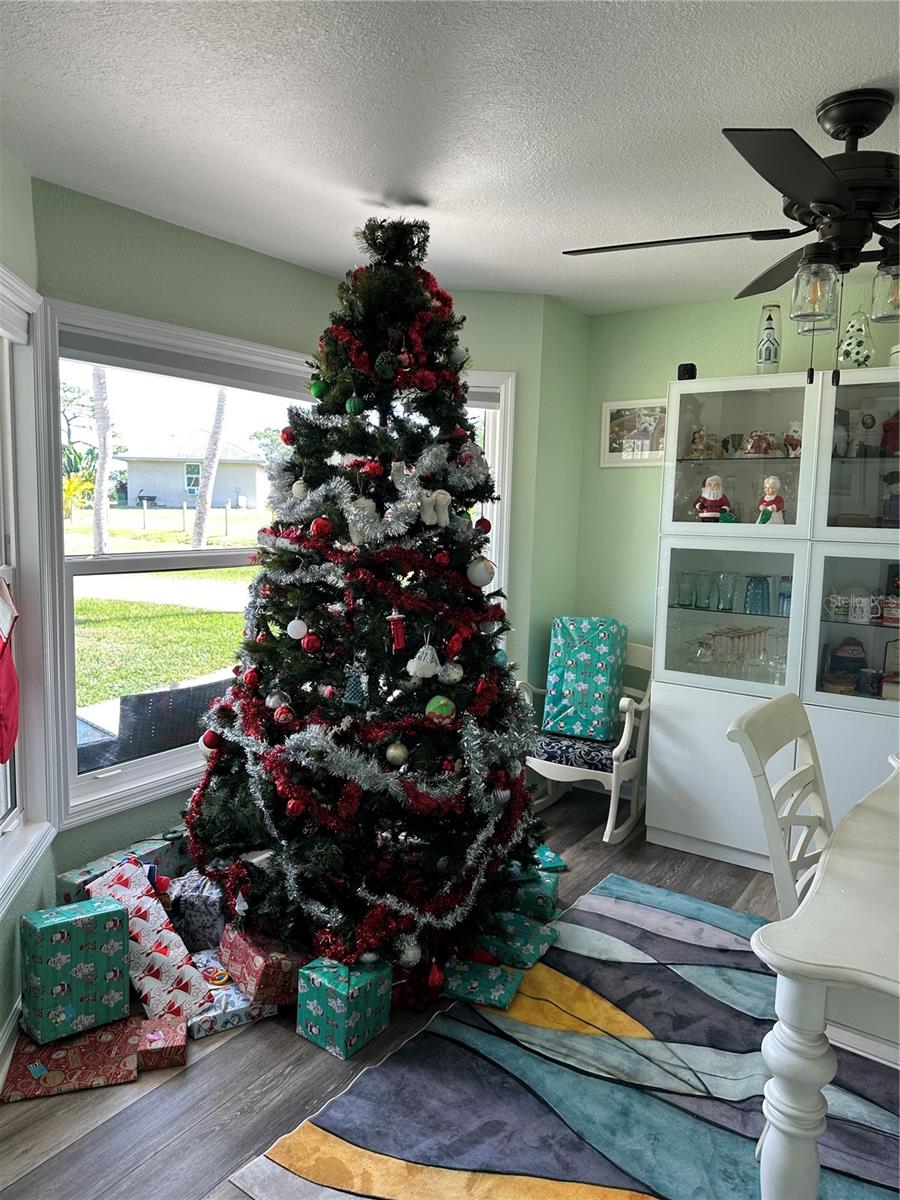 Image 6 of 67 For 1181 Larchmont Drive