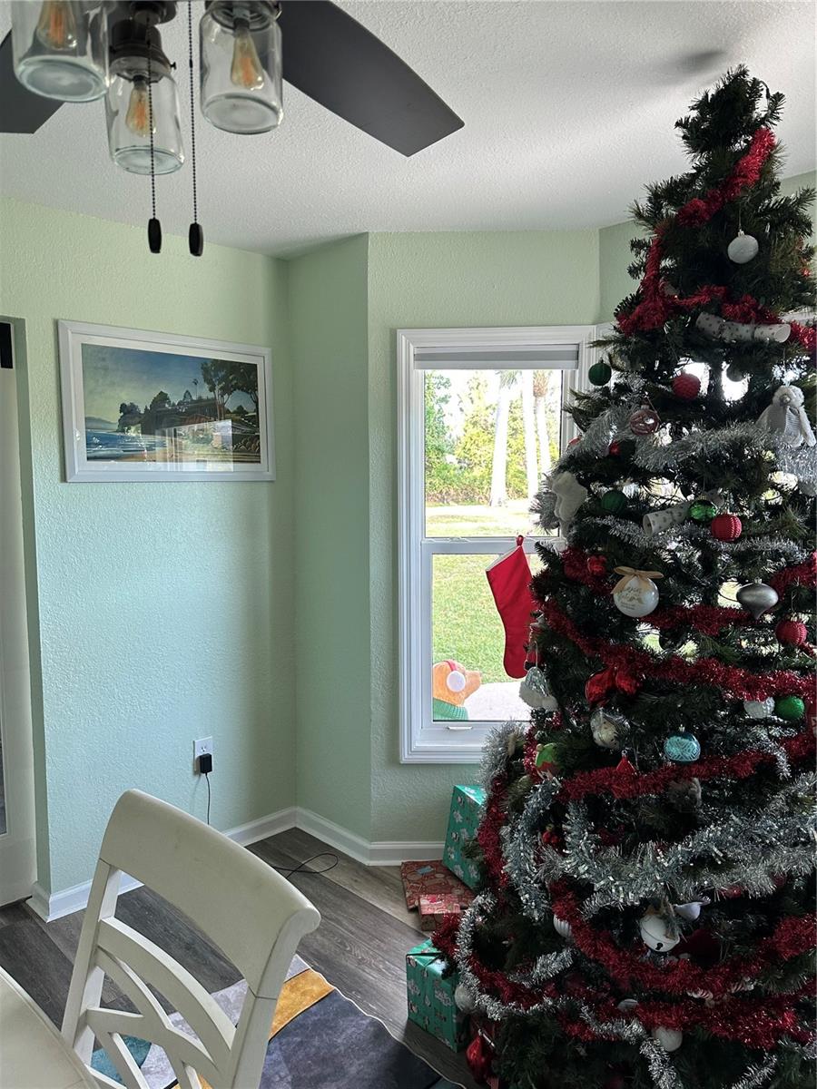 Image 9 of 67 For 1181 Larchmont Drive