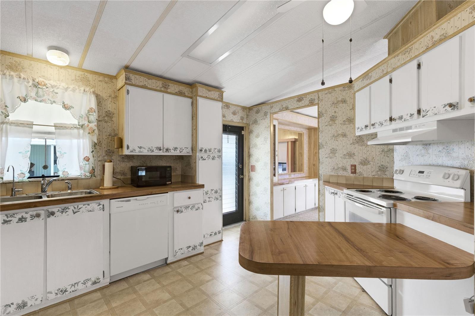 Image 22 of 49 For 357 Longwood Drive