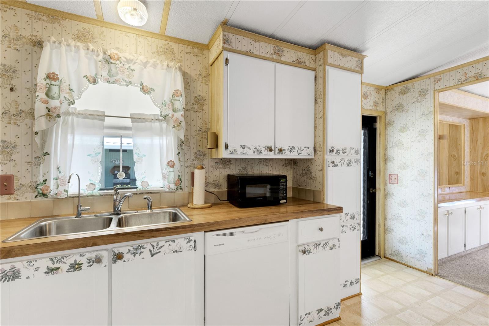 Image 23 of 49 For 357 Longwood Drive