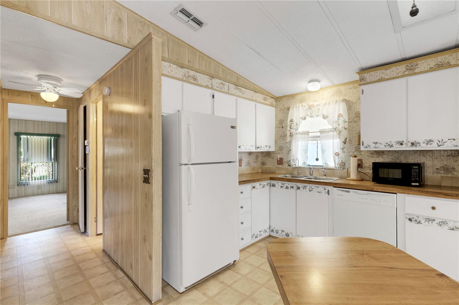 Image 26 of 49 For 357 Longwood Drive