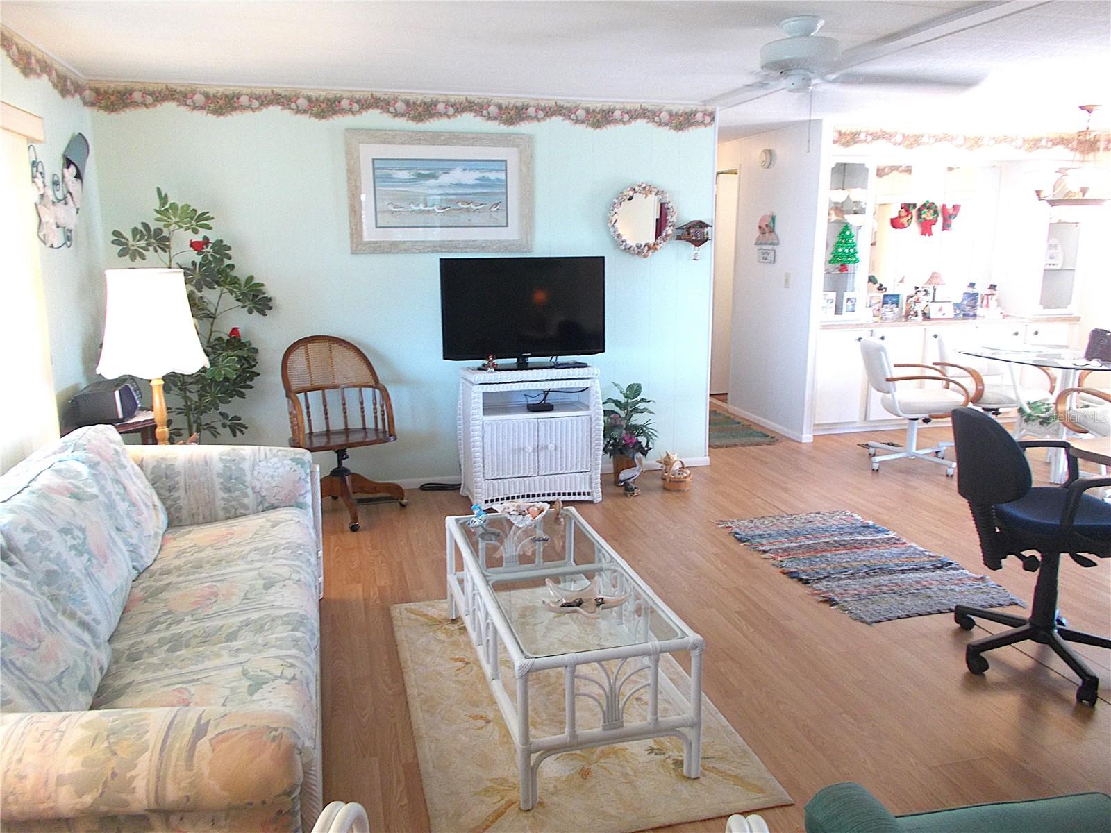 Image 8 of 28 For 506 Walnut Circle