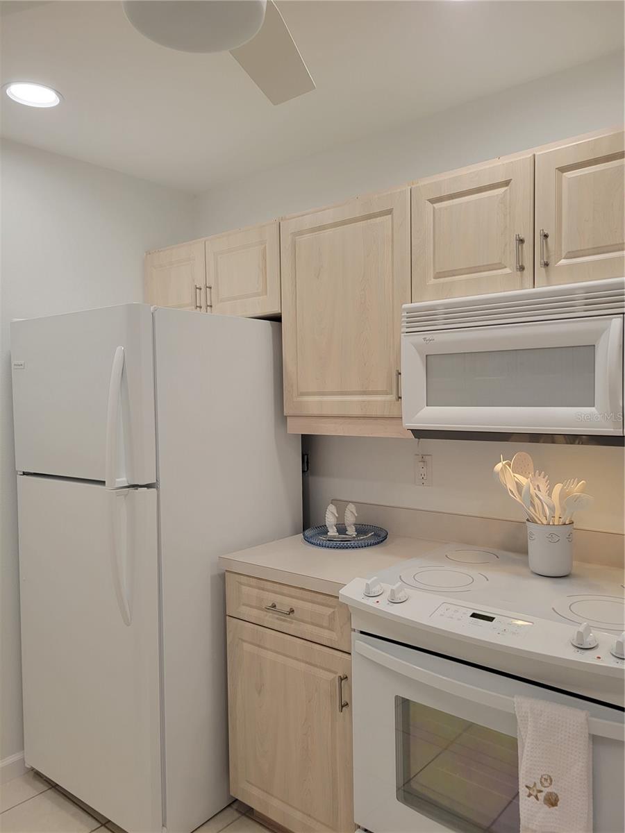 Image 18 of 27 For 220 Santa Maria Street 442