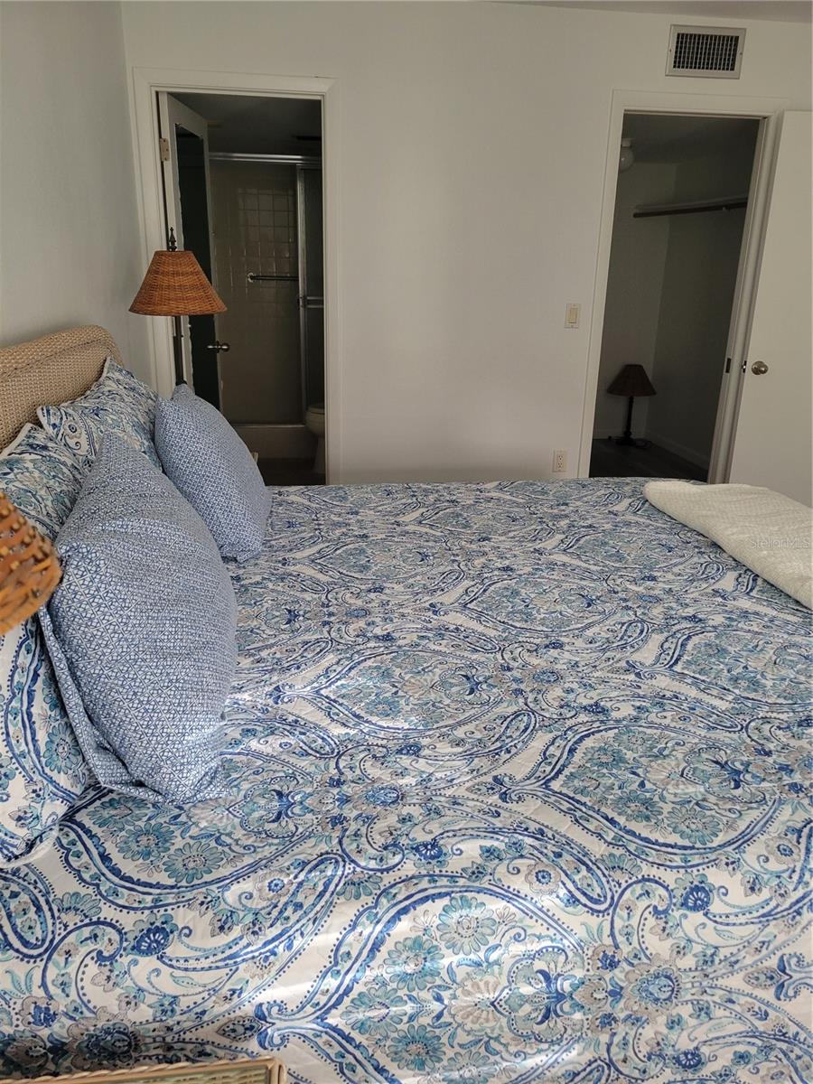 Image 20 of 27 For 220 Santa Maria Street 442