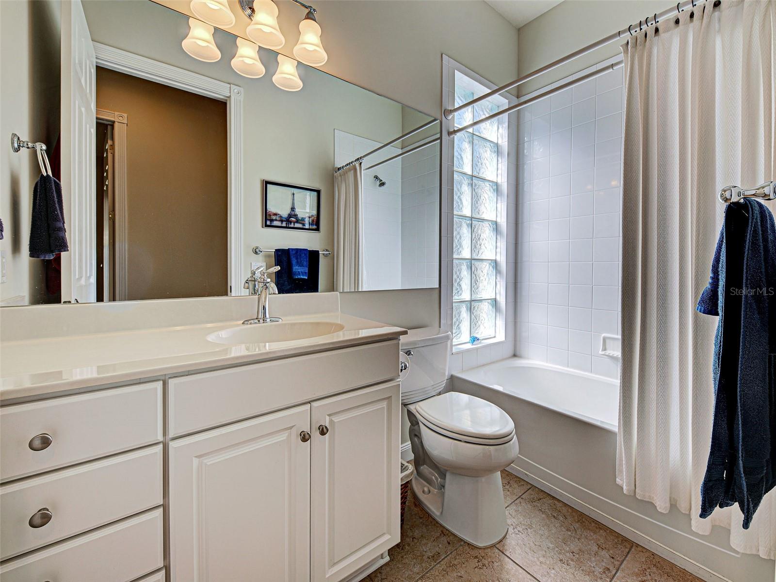 Image 33 of 85 For 19267 Kirella Street