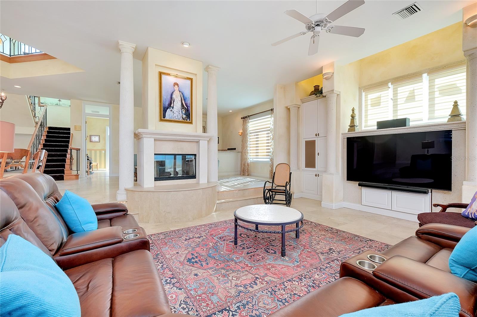 Image 11 of 90 For 213 The Esplanade S