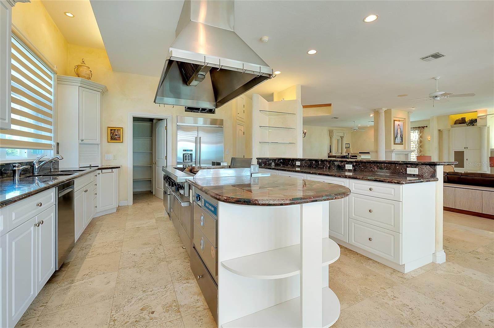 Image 20 of 90 For 213 The Esplanade S