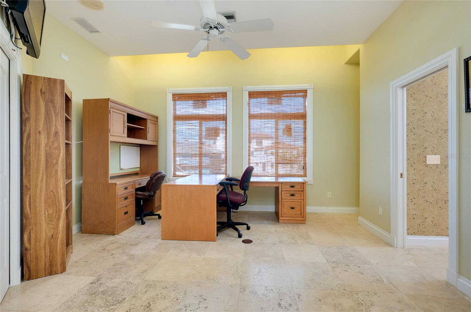 Image 32 of 90 For 213 The Esplanade S