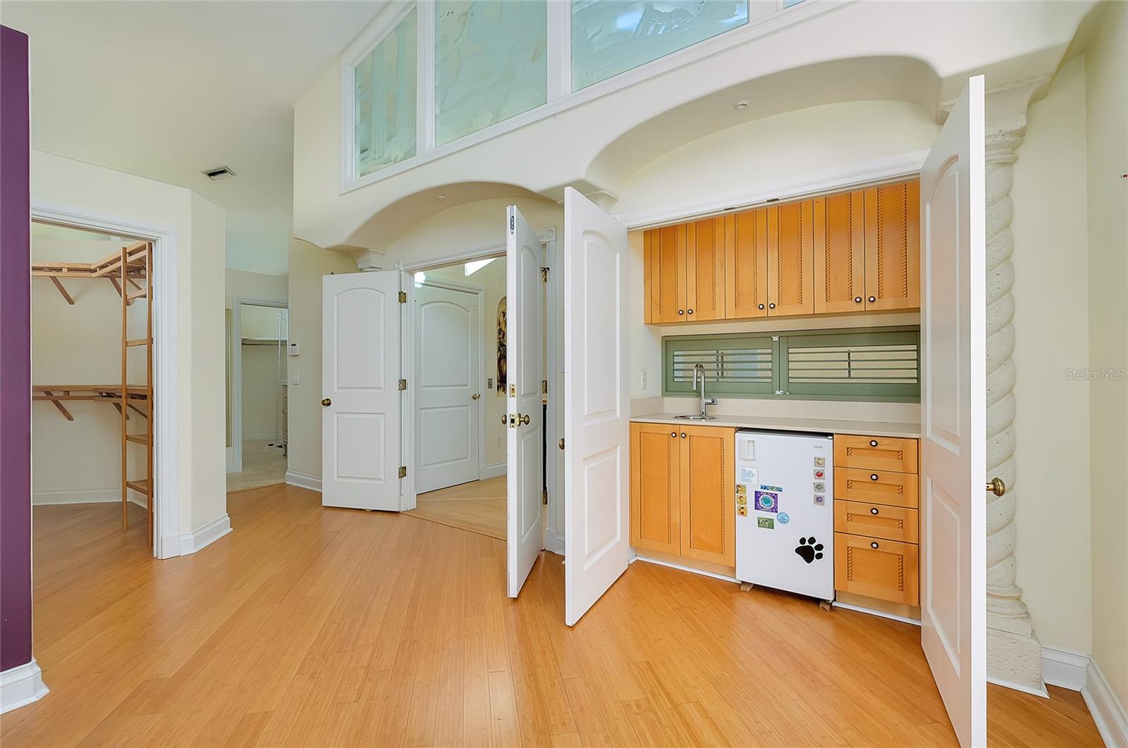 Image 36 of 90 For 213 The Esplanade S