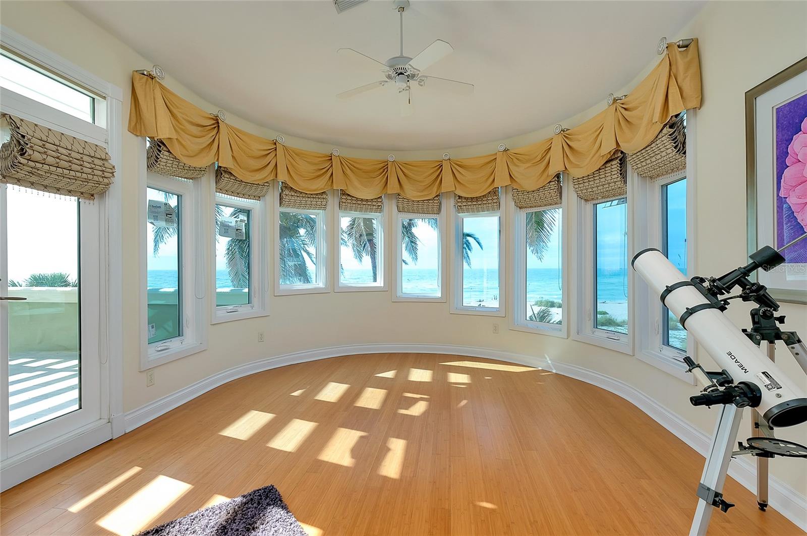 Image 37 of 90 For 213 The Esplanade S