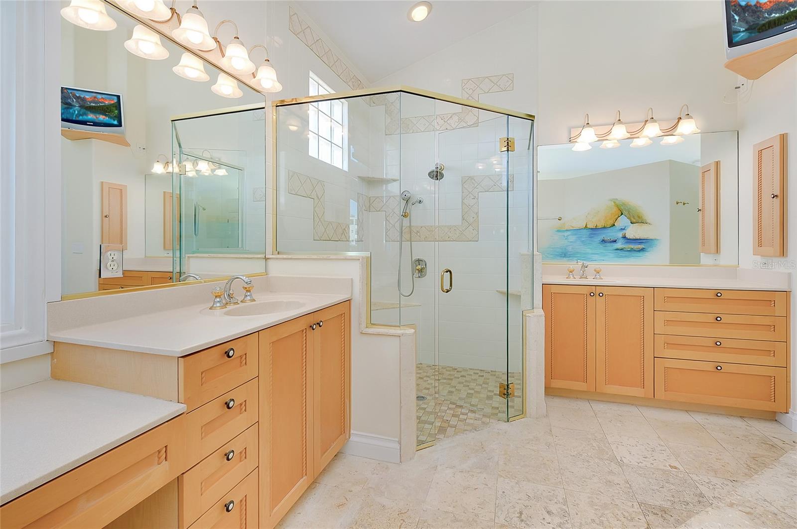 Image 41 of 90 For 213 The Esplanade S