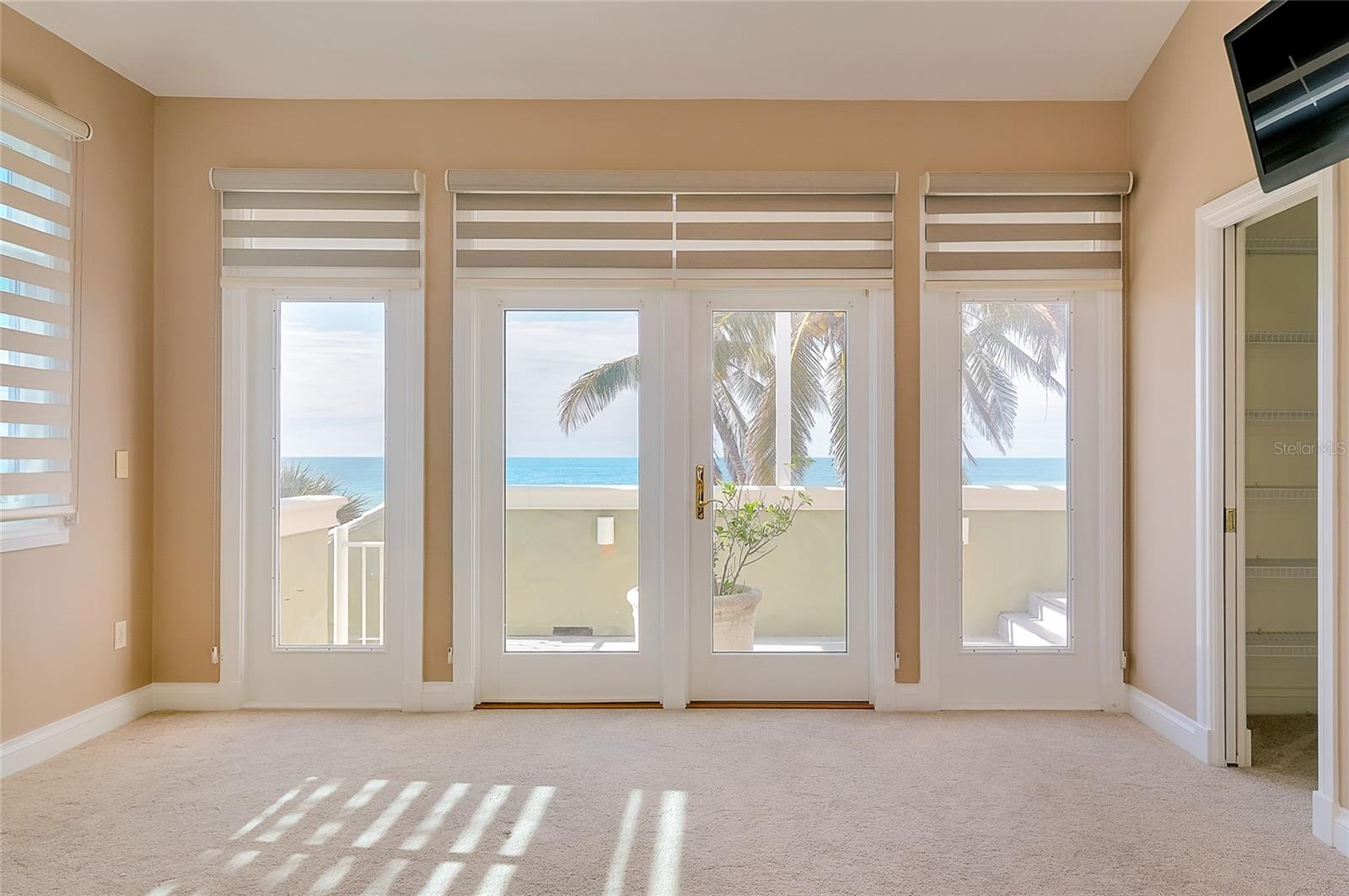 Image 46 of 90 For 213 The Esplanade S