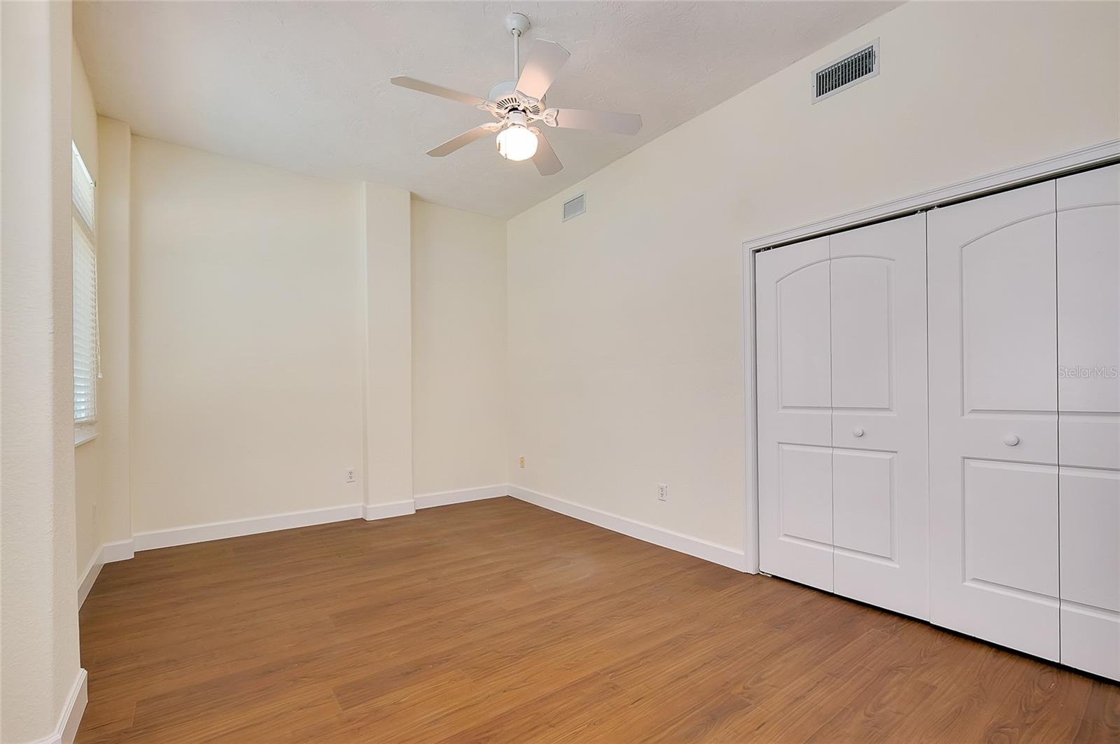 Image 57 of 90 For 213 The Esplanade S