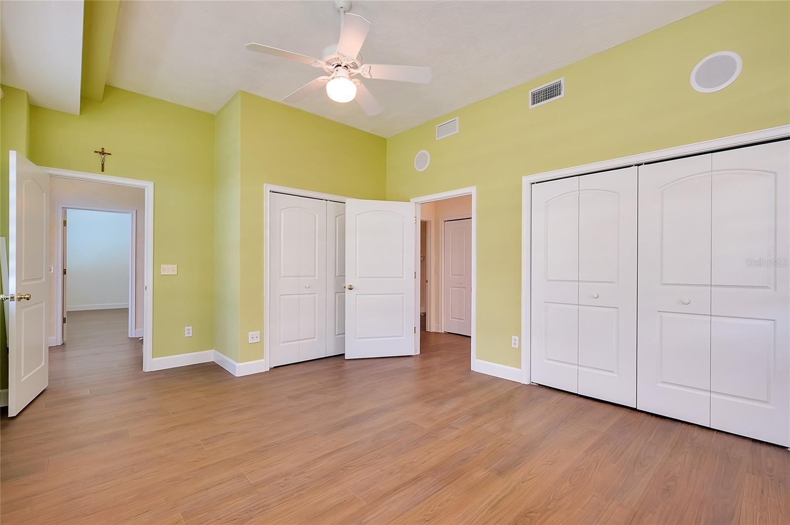 Image 58 of 90 For 213 The Esplanade S