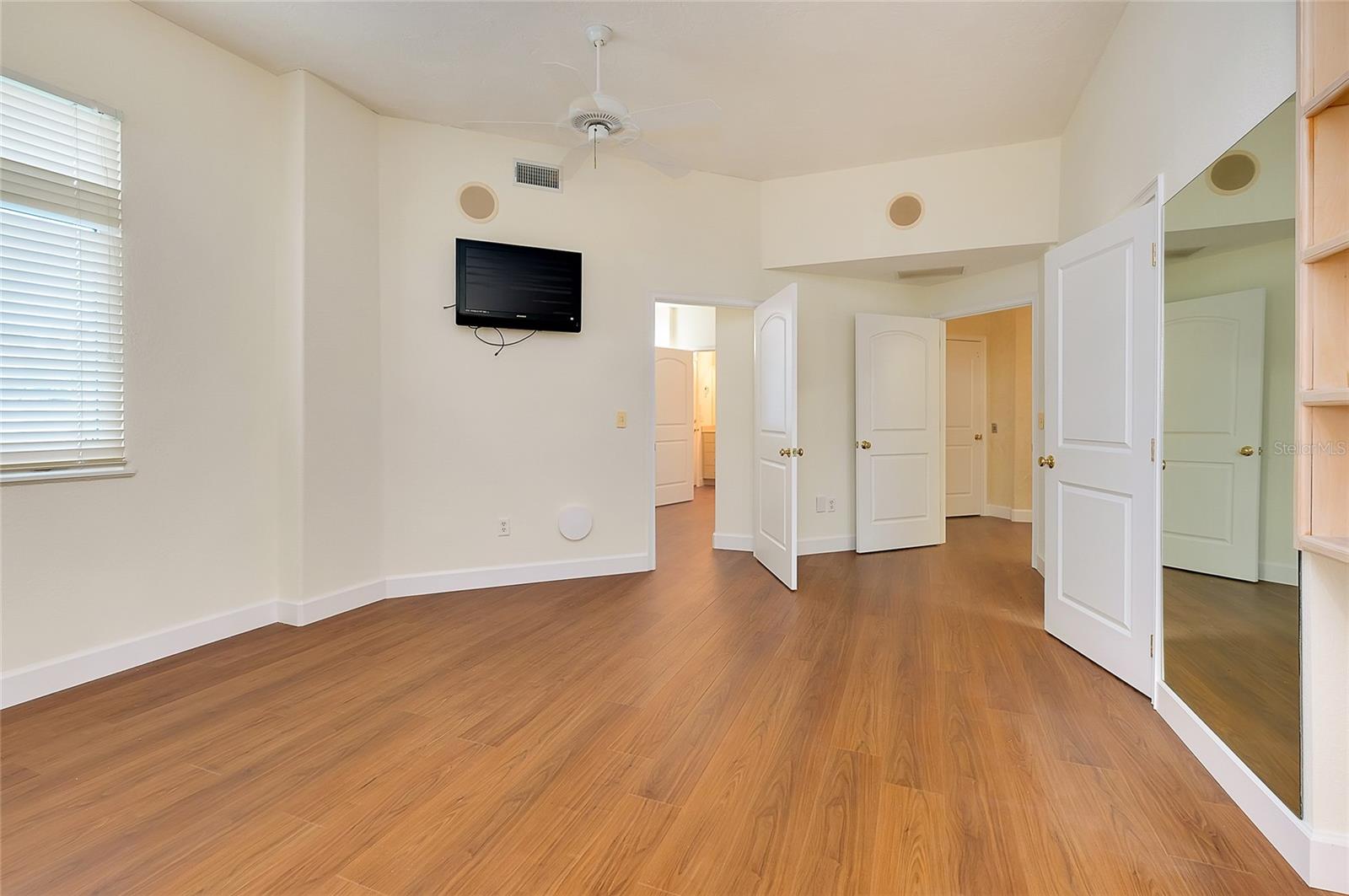 Image 59 of 90 For 213 The Esplanade S