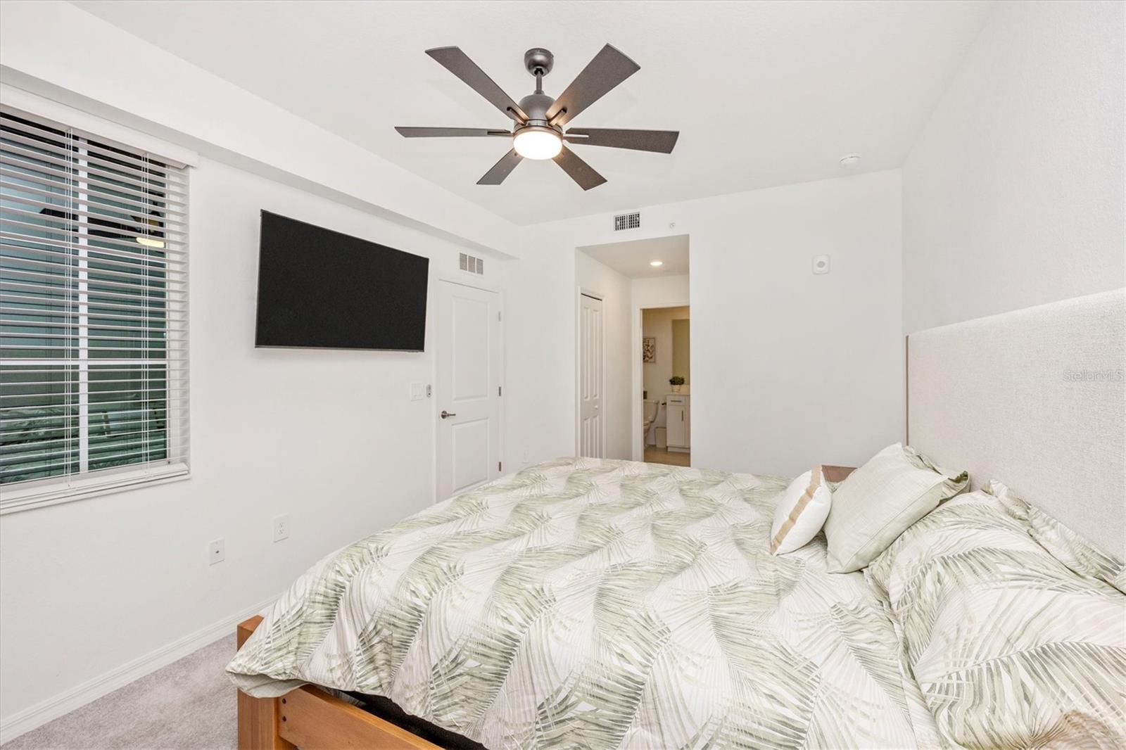 Image 26 of 99 For 17625 Opal Sand Drive 207