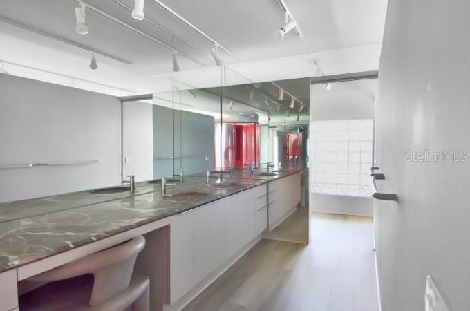 Image 28 of 90 For 713 El Dorado Drive