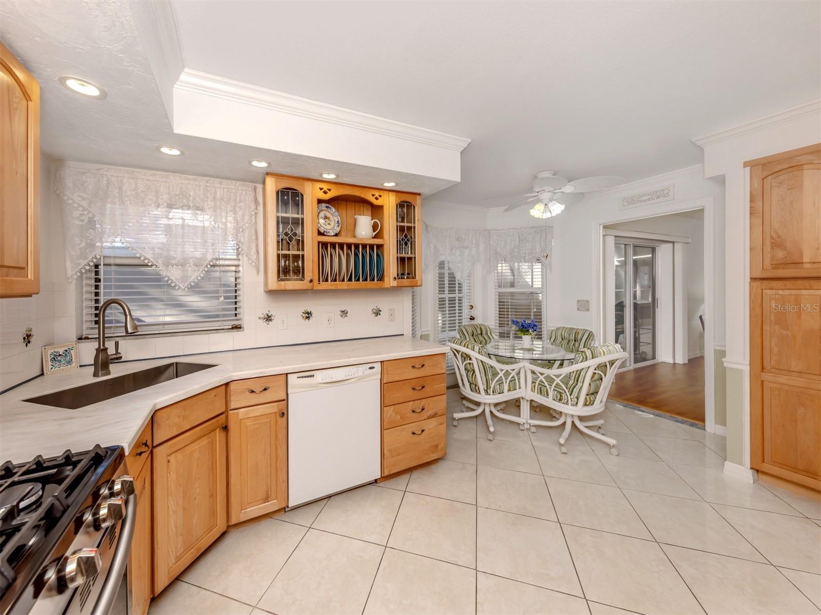 Image 21 of 44 For 561 Clubside Circle  58