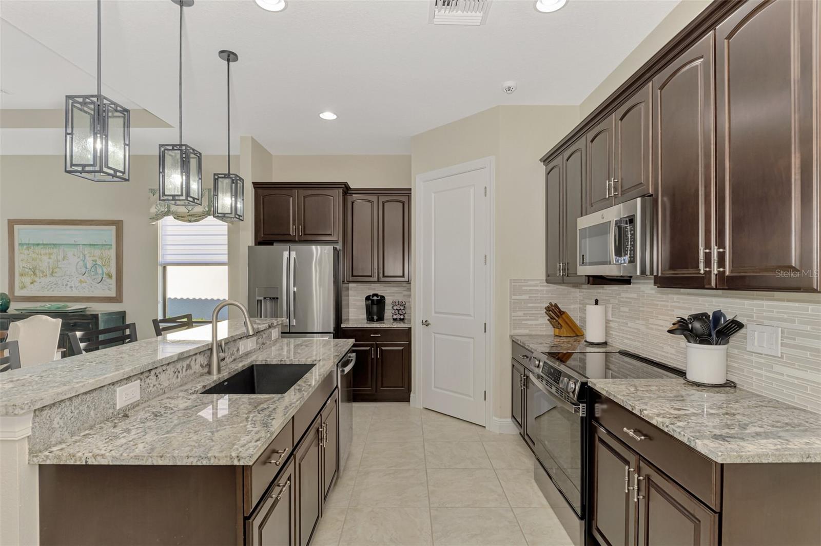 Image 19 of 60 For 10415 Medjool Drive