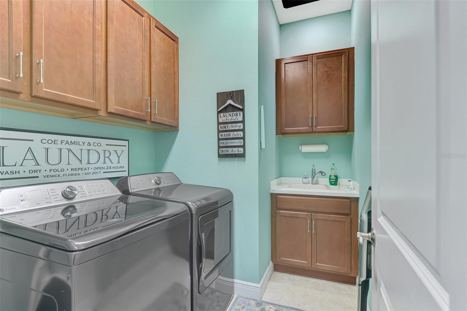 Image 47 of 60 For 10415 Medjool Drive