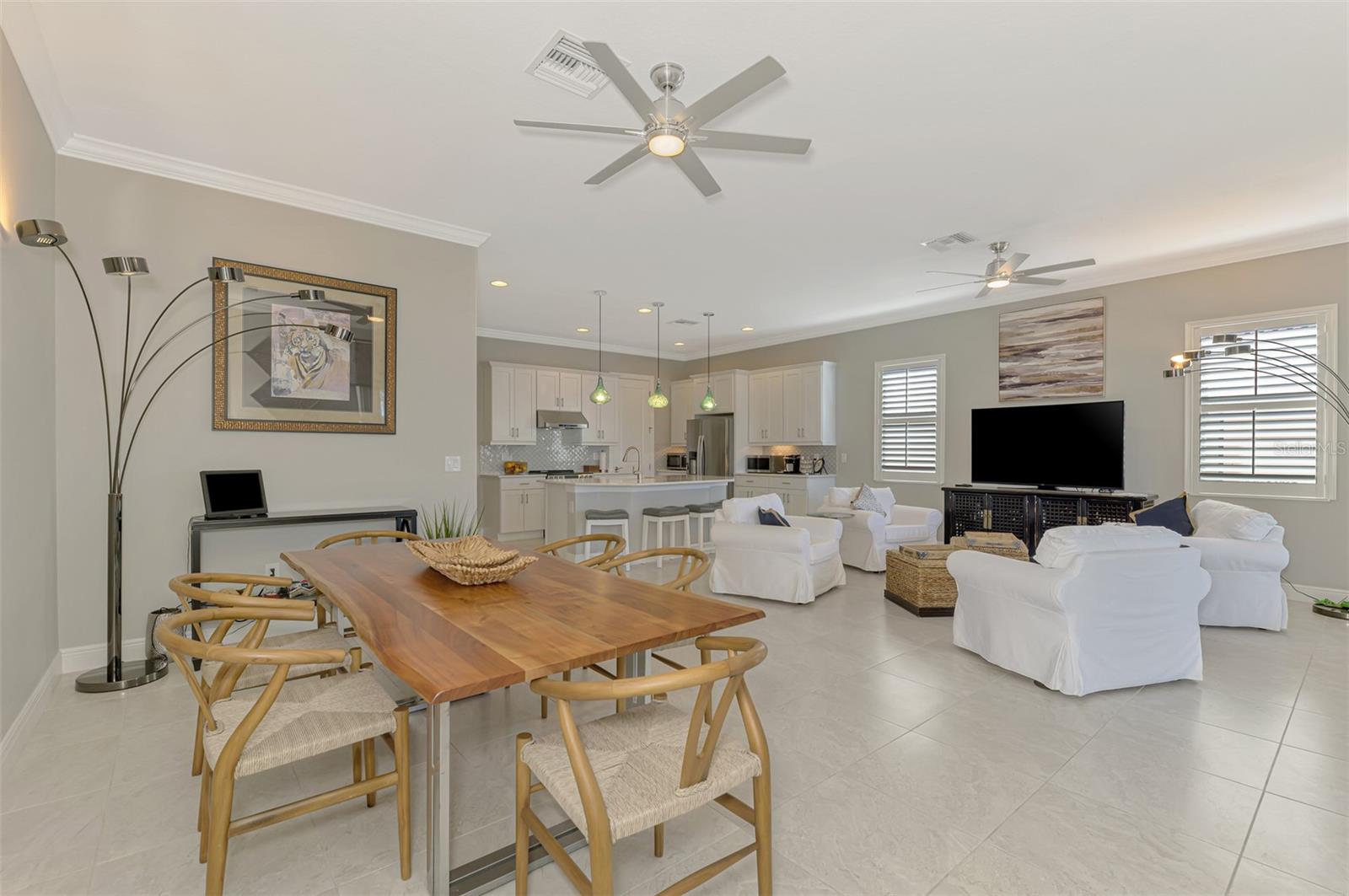 Image 33 of 81 For 23692 Waverly Circle