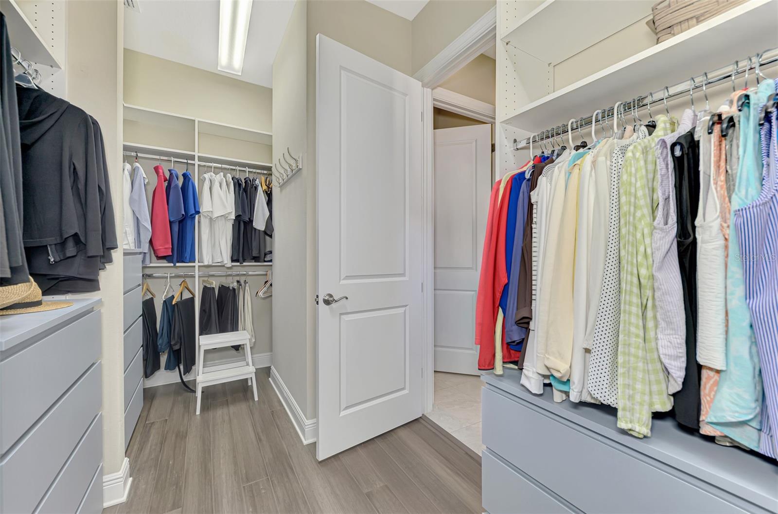 Image 43 of 81 For 23692 Waverly Circle