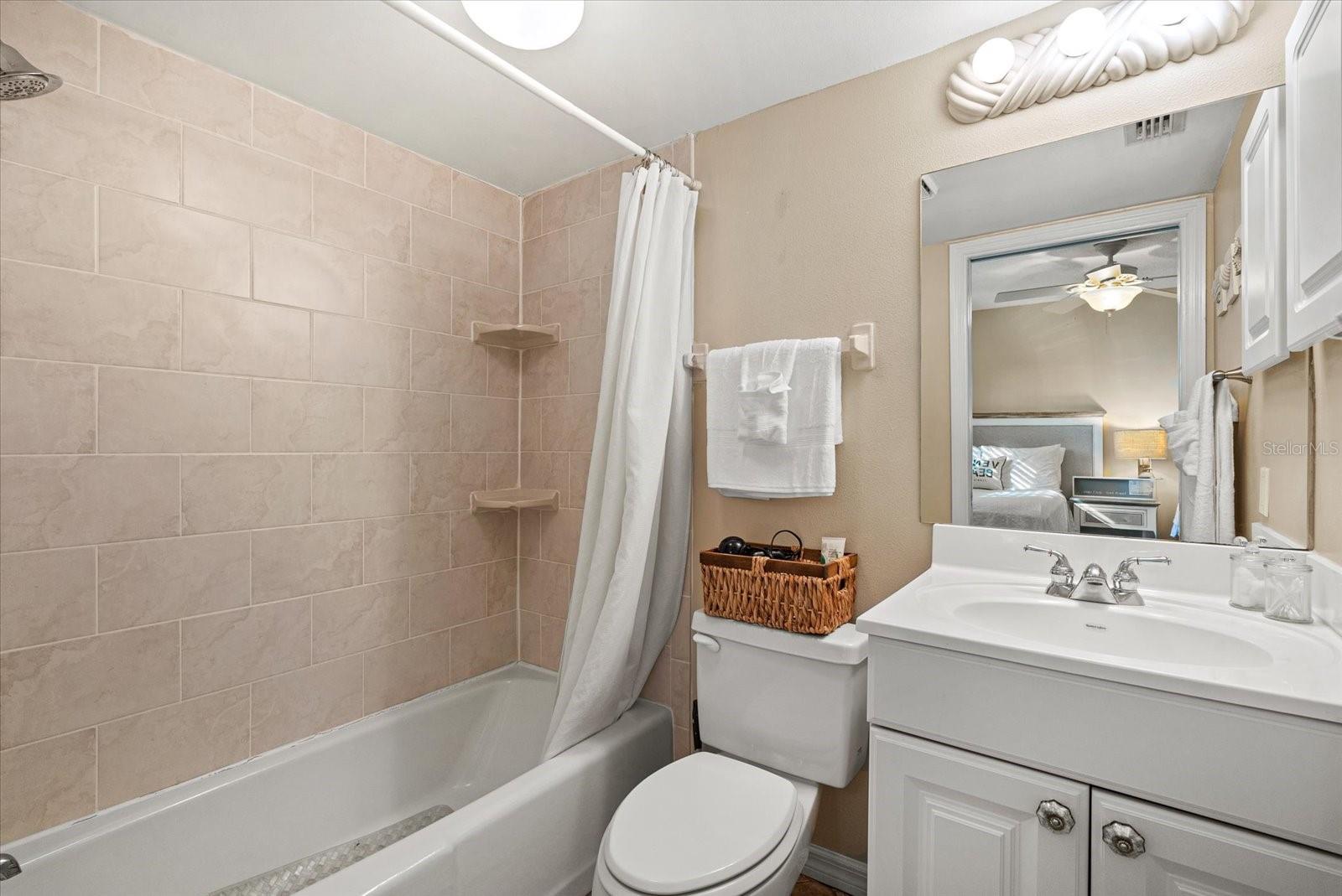 Image 19 of 45 For 950 Tarpon Center Drive 101