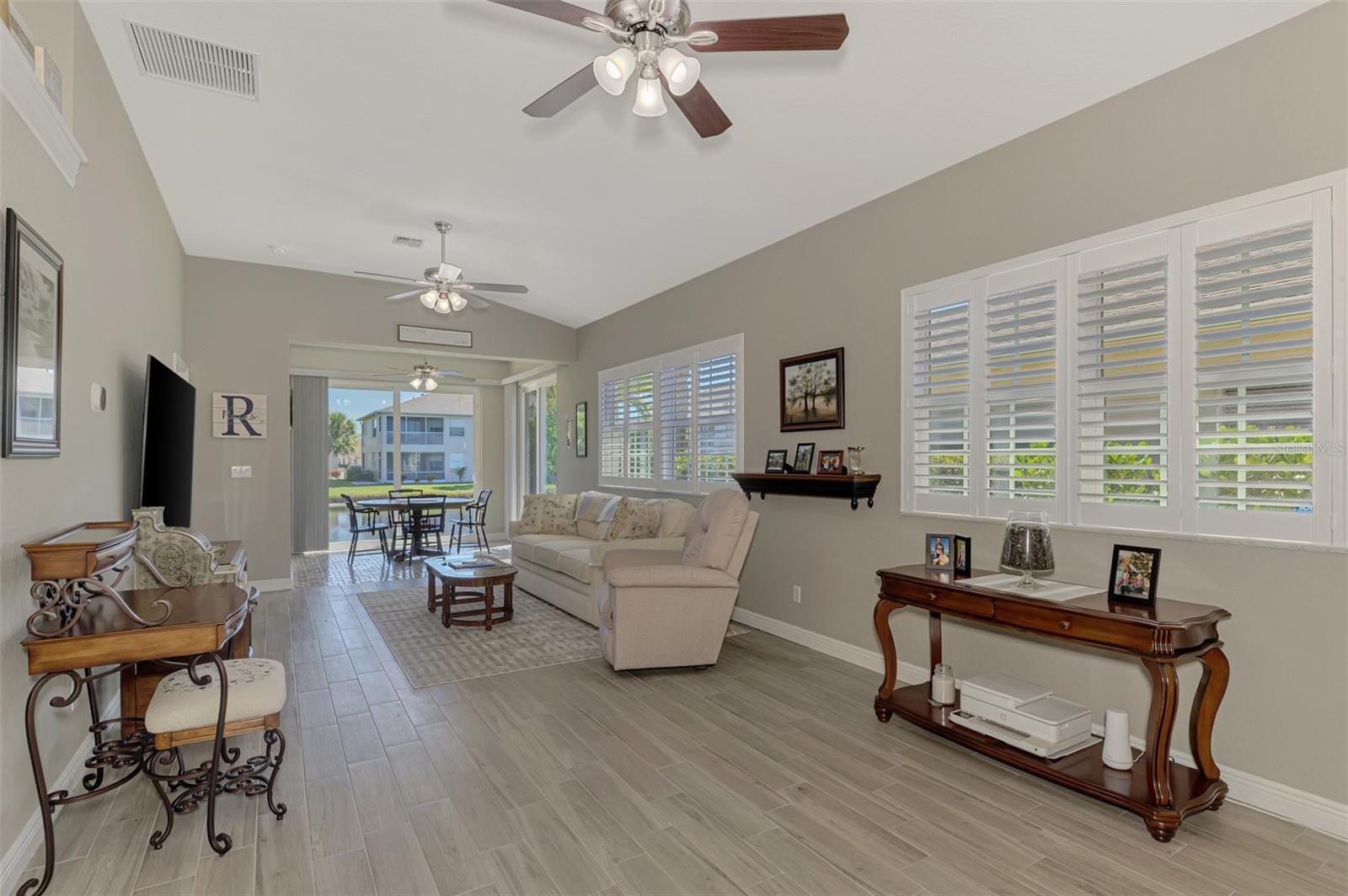 Image 13 of 58 For 1716 Fountain View Circle