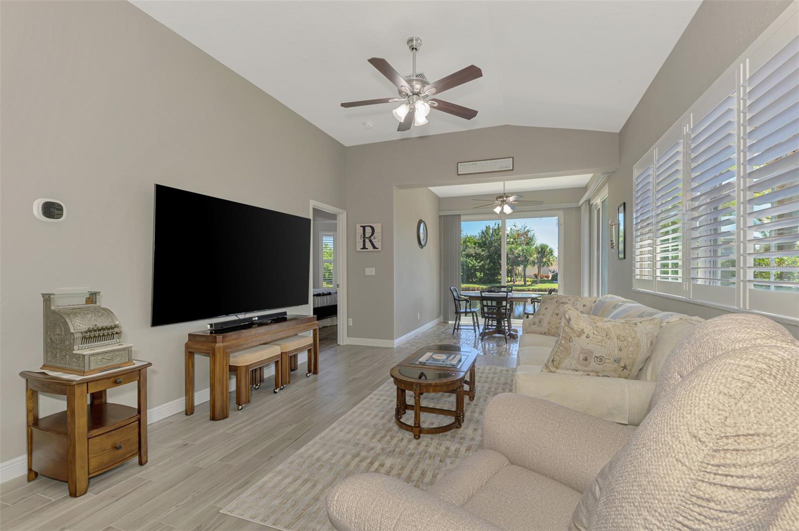 Image 15 of 58 For 1716 Fountain View Circle