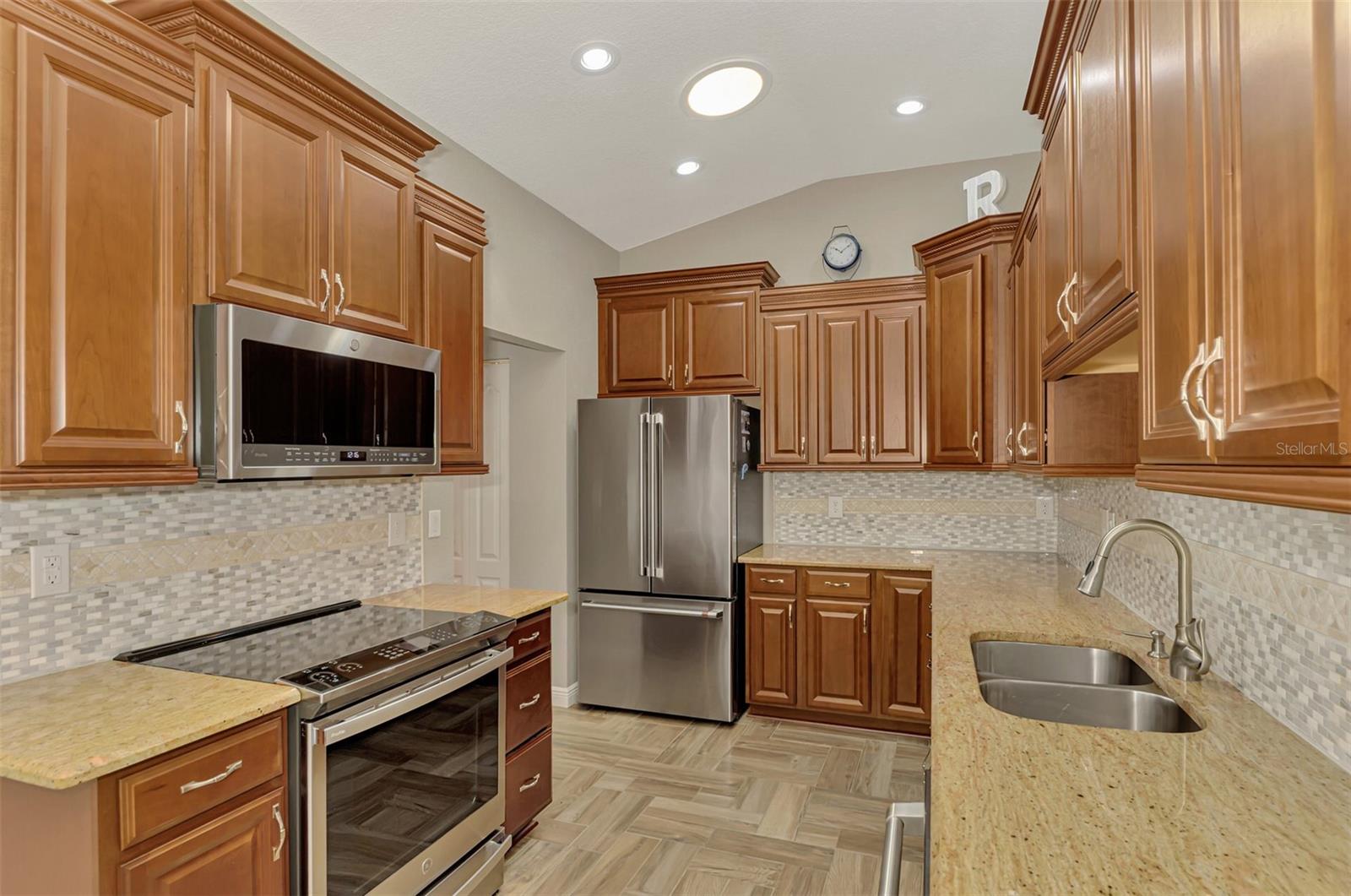 Image 27 of 58 For 1716 Fountain View Circle