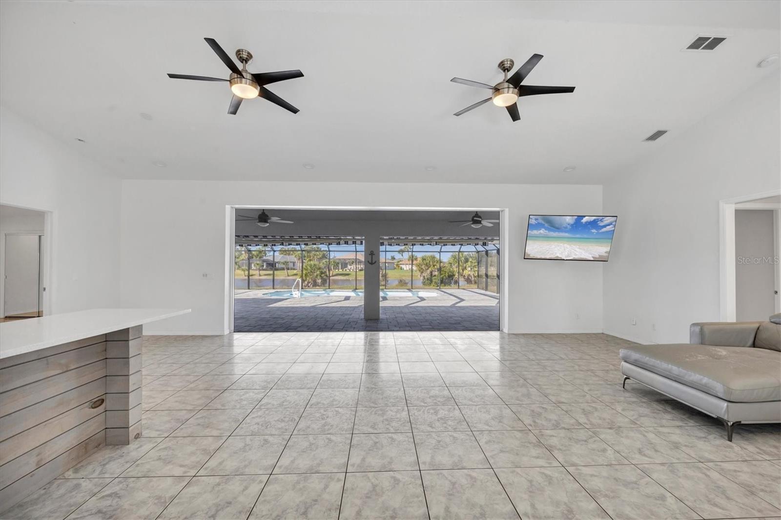 Image 11 of 64 For 337 Boundary Boulevard