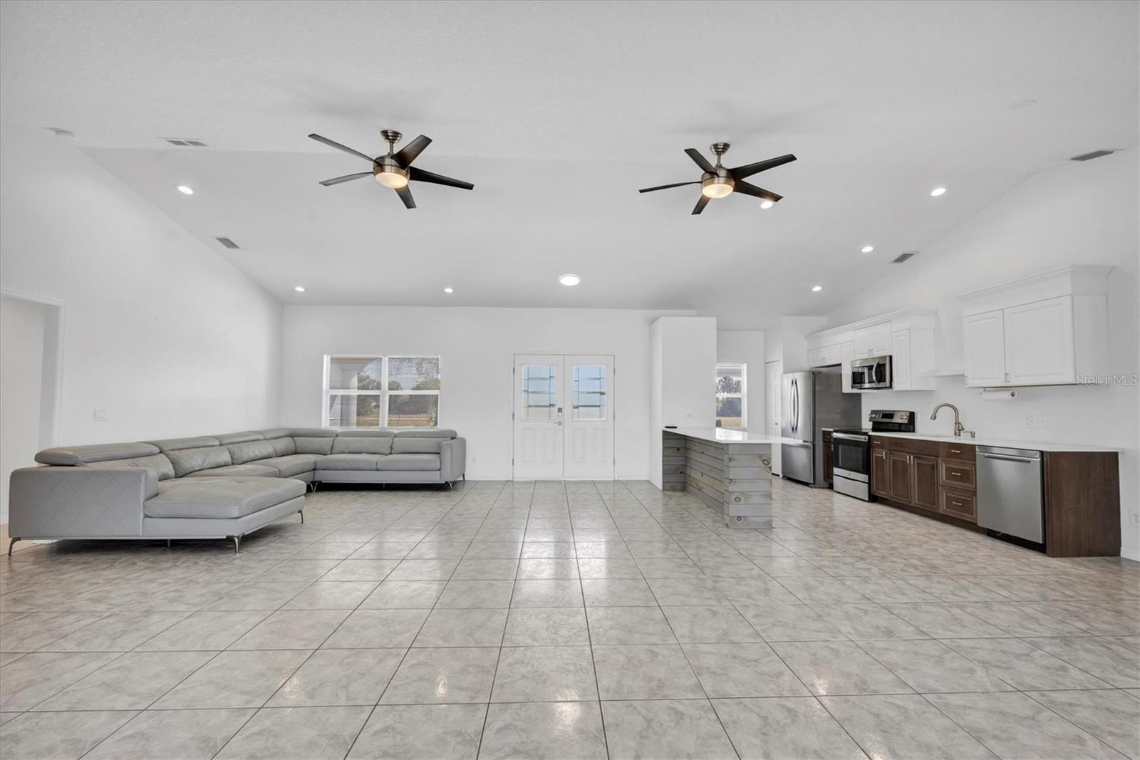 Image 12 of 64 For 337 Boundary Boulevard