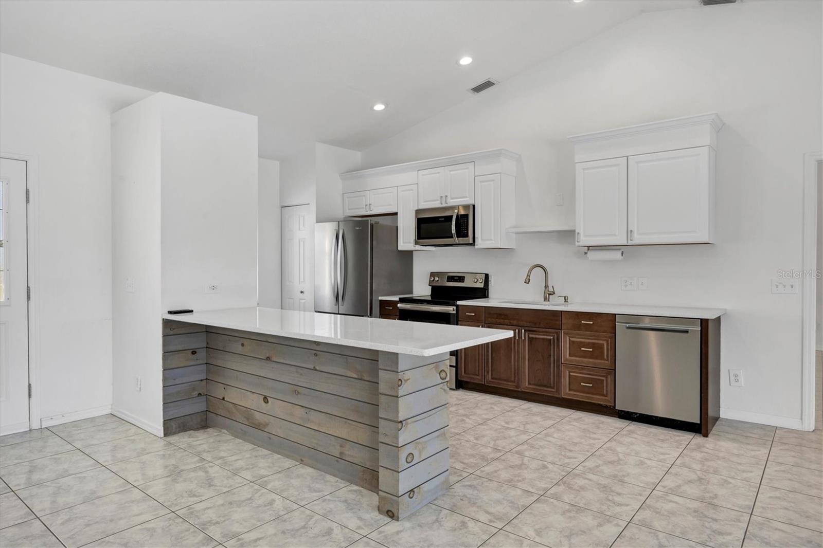 Image 17 of 64 For 337 Boundary Boulevard